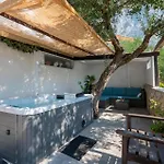 One-bedroom With Sea View In Casa vacanze *