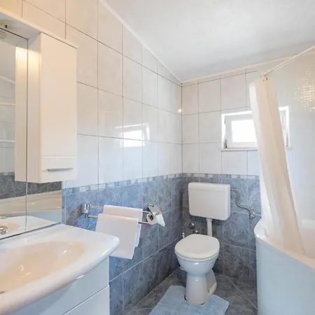 One-bedroom With Sea View In بيت للعطل ماكارسكا